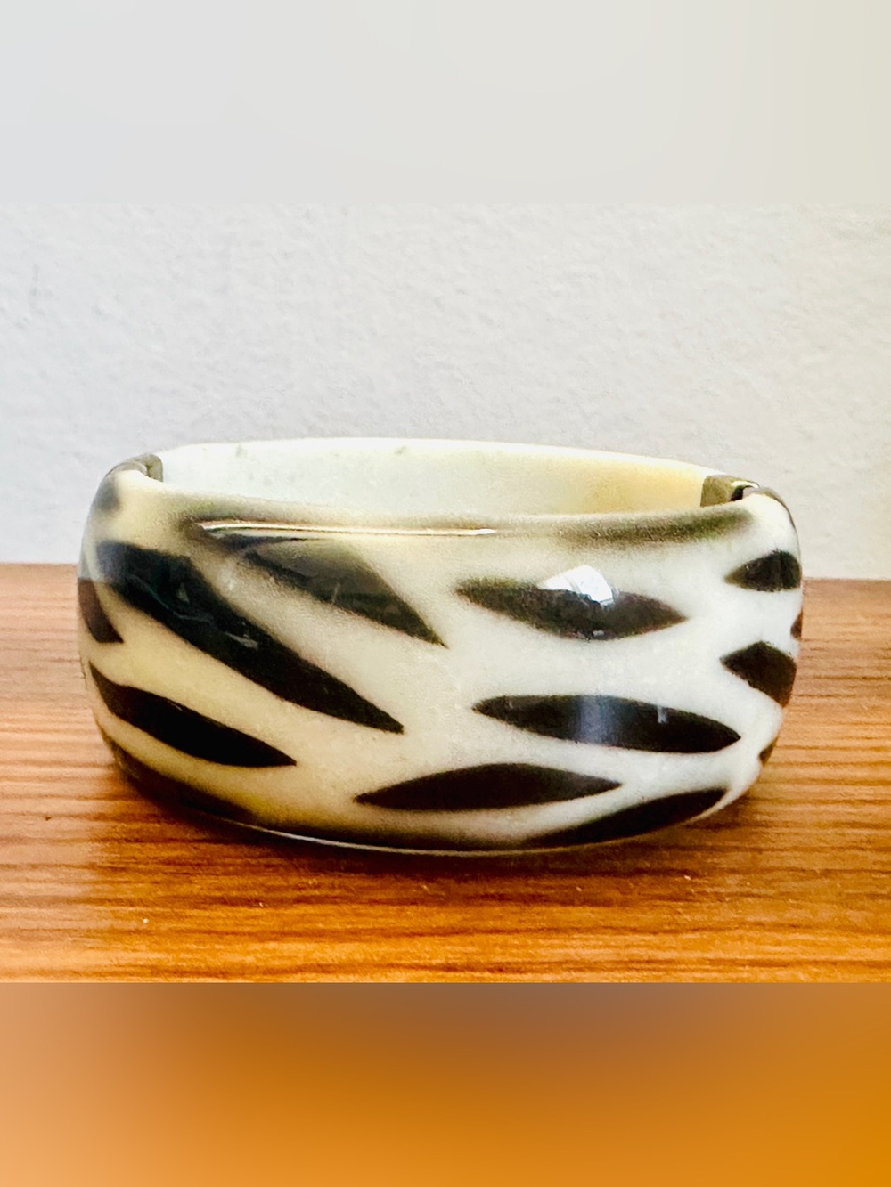 Vintage Zebra Striped Bangle Bracelet Hinged Clamper Boho  Cream & Black Chic
